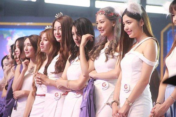 1.美女考比直播惊艳全场引爆话题