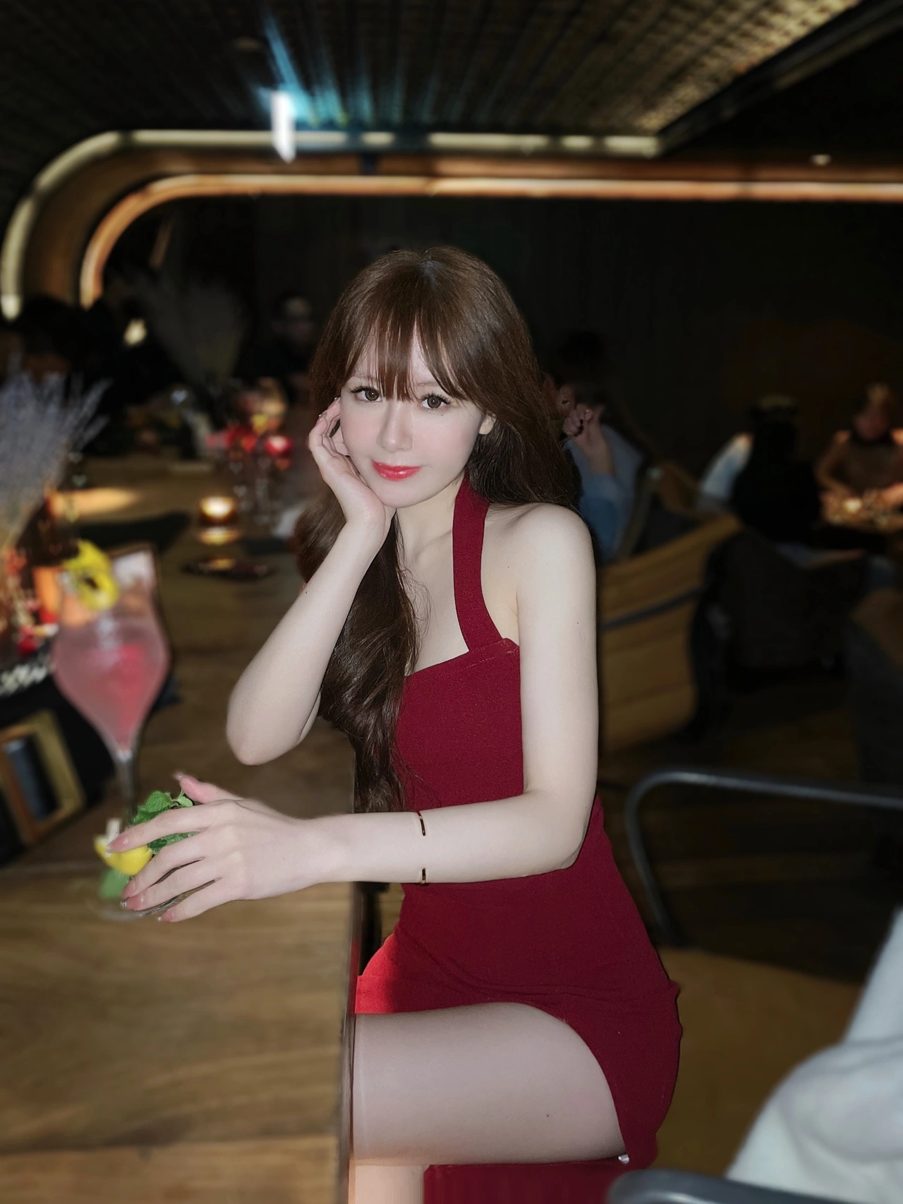 香港少妇pics浜展现性感魅力，优雅写真集，风情万种瞬间