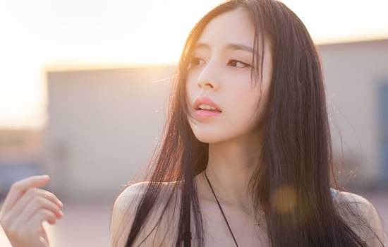 欧洲美女与动交zoz0z人物魅力，优雅风情，独特故事引人入胜