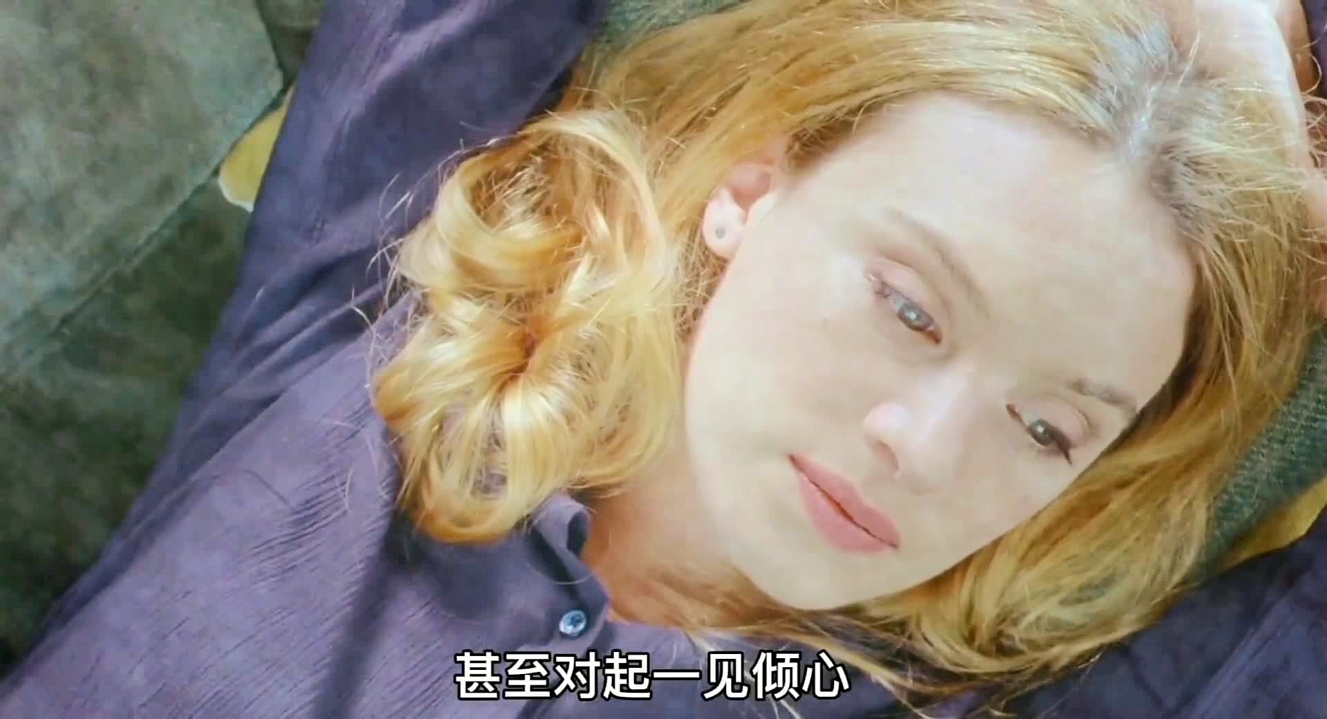 2.偷拍熟女B的日常，真实生活记录，意外发现她的另一面