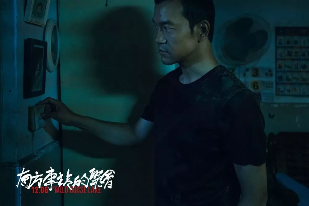 2.夫妇午夜做爰A片，火热镜头曝光，深夜欲望交织，禁忌画面引遐想