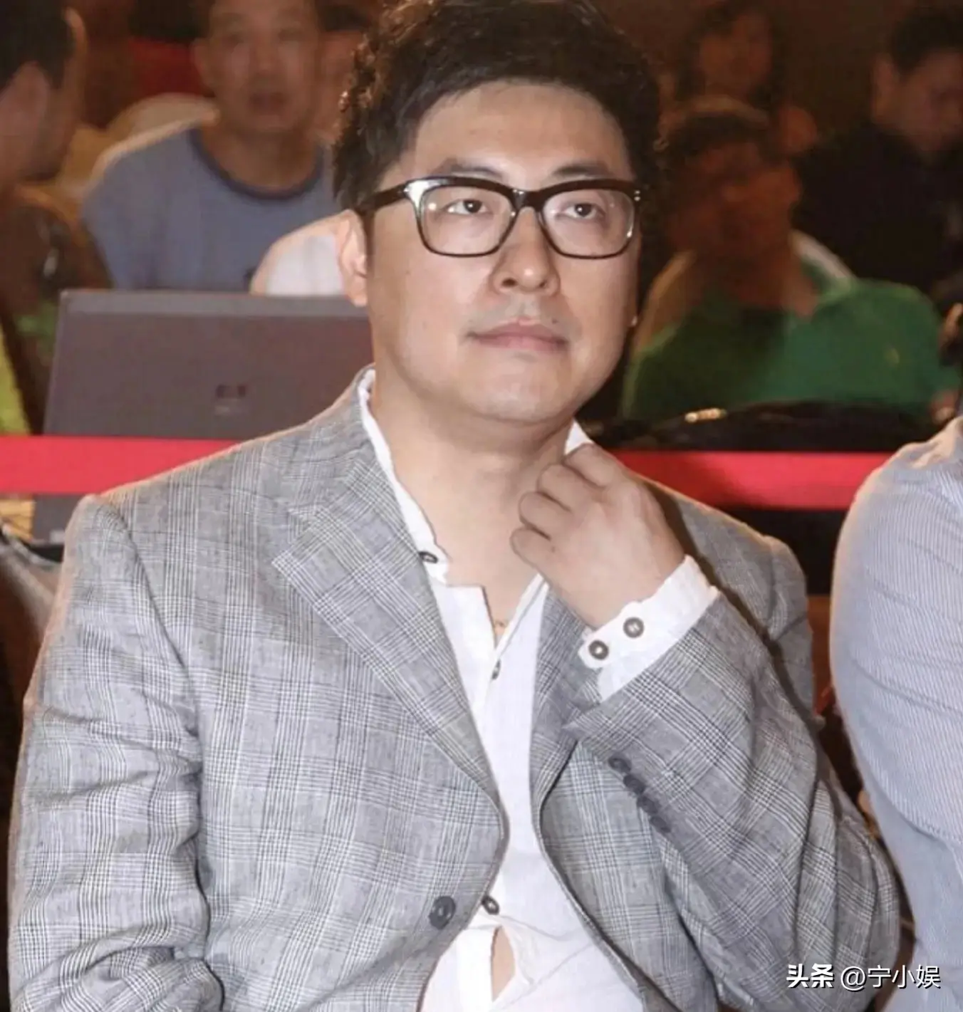 1.岳伦丰满传奇人生与艺术成就