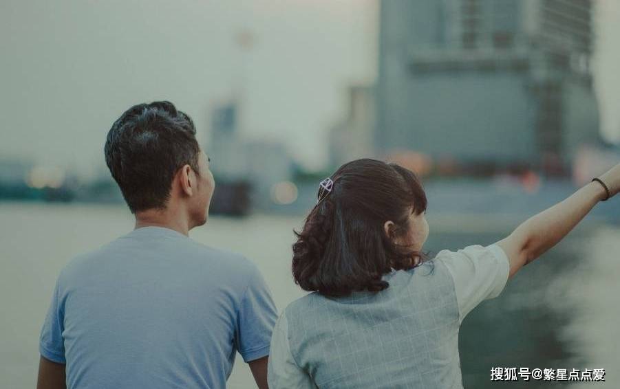 国产真人做爱45分钟激情演绎，唯美画面，真实情感交织
