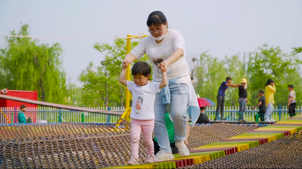 中国少妇Zoo探秘，亲子游新选择，体验自然与欢乐的完美结合