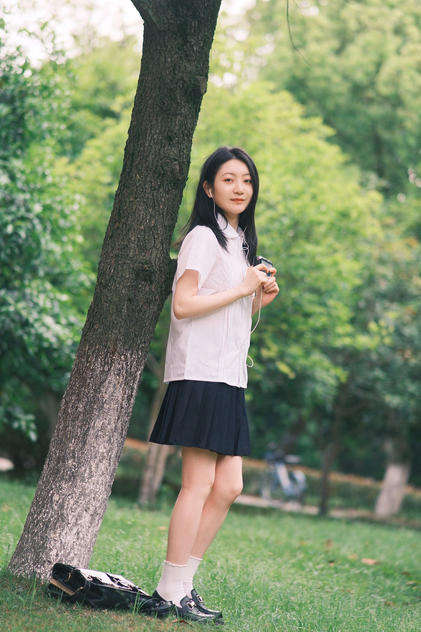 18一20女一片毛片浜青春记忆，少女情怀绽放，纯真年代里的光影故事