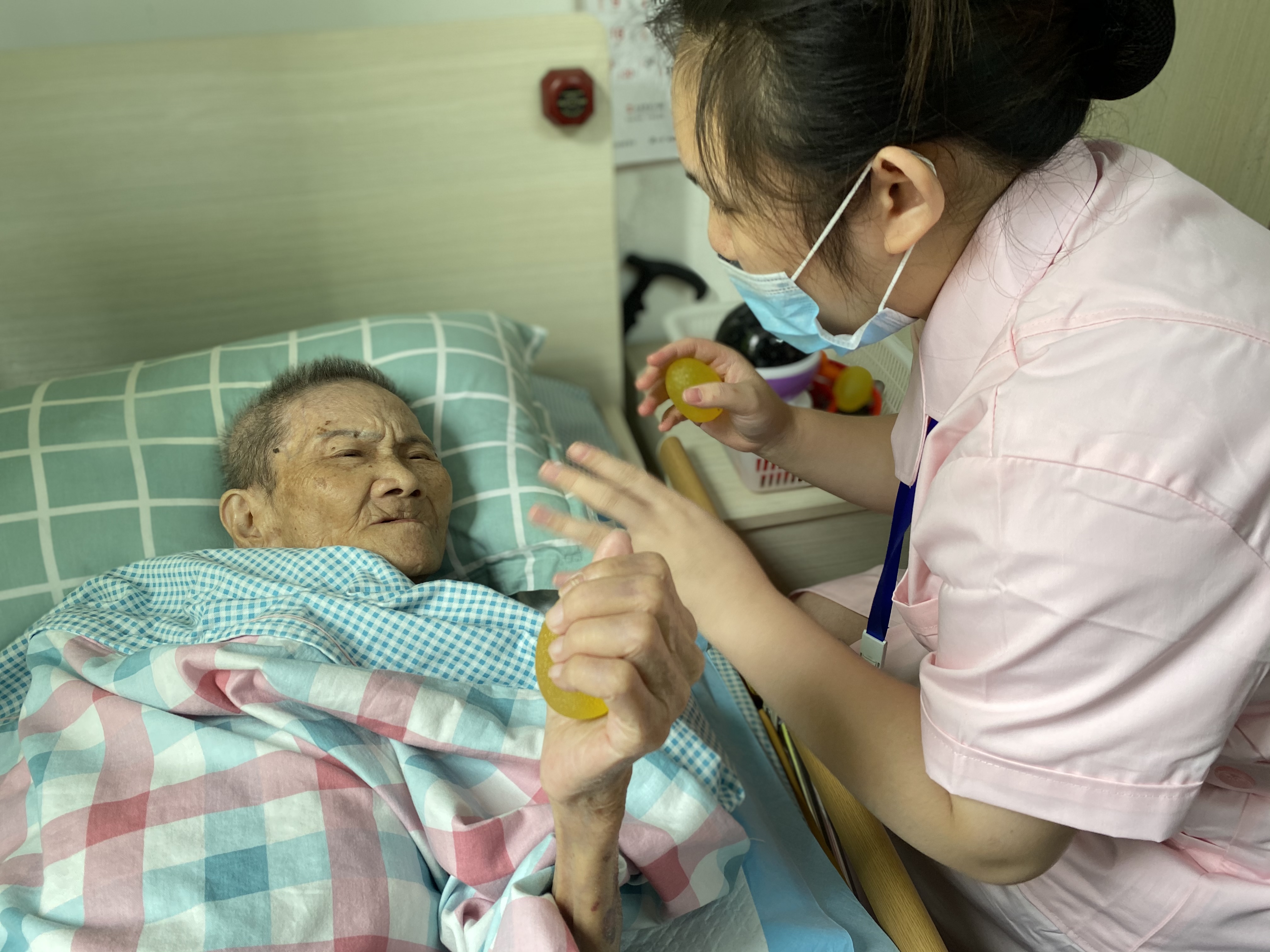 老太婆澡堂暖心服务,搡老女人享受舒适时光,老太婆专属护理体验 老太婆澡堂暖心服务,搡老女人享受舒适时光,老太婆专属护理体验