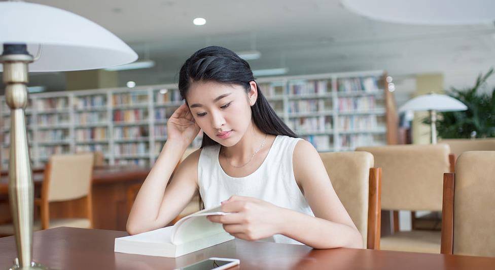 国产女大学生最新A片青春校园激情演绎，纯爱故事，热血成长