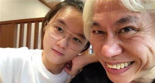 8岁女孩天真幼稚,可爱成长故事,充满童趣的快乐时光