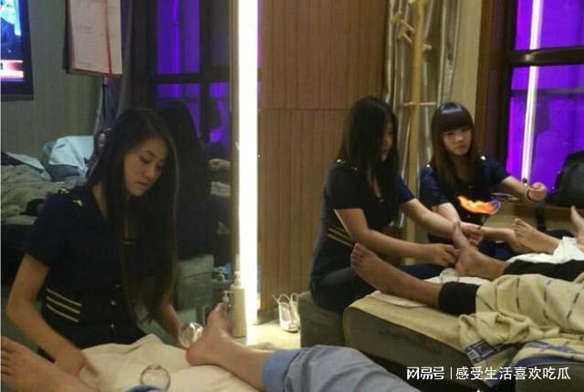 老女师一级毛片浜引发热议，探讨其背后社会现象，揭示成人内容监管难题