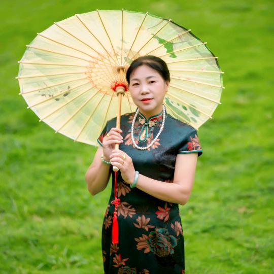 2.高龄老太婆tube成熟风采，优雅岁月，永恒魅力绽放人间