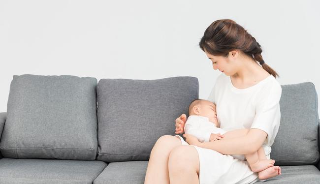 哺乳期喂奶三级A片真实记录，母乳妈妈的私密故事，禁忌情感与欲望交织
