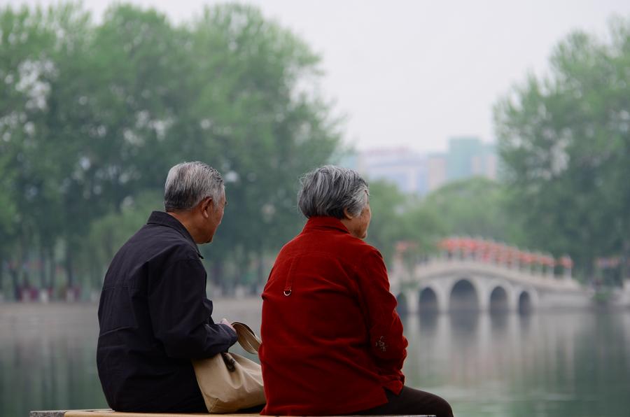 中国老头和老妇的温馨日常，岁月静好，相伴到白头