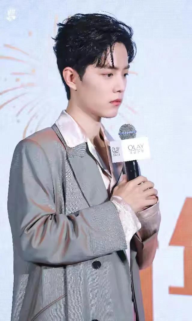 2.美女被扒腿爽爽爽A秀色直播,热舞撩人,激情互动,深夜福利不断 2.美女被扒腿爽爽爽A秀色直播,热舞撩人,激情互动,深夜福利不断