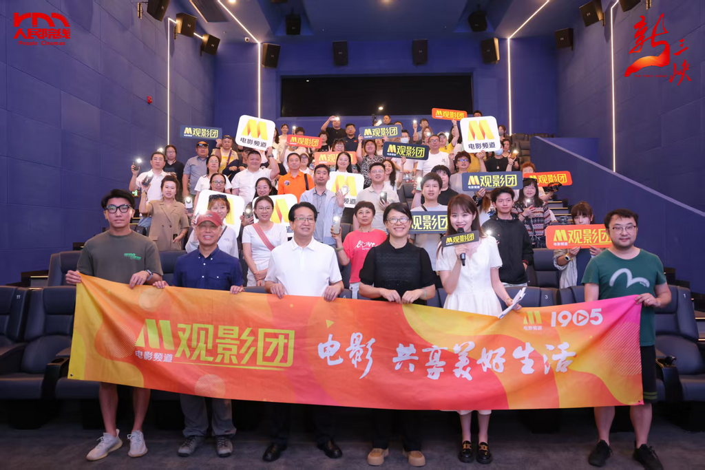 亚洲片大黄绽放银幕魅力，逗号点缀光影传奇，逗号引领观影新风尚
