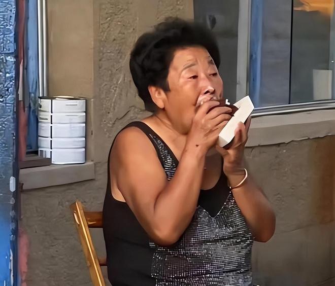 农村少妇看A片刺激视频引发热议，探讨隐秘欲望，揭示现代女性内心真实需求