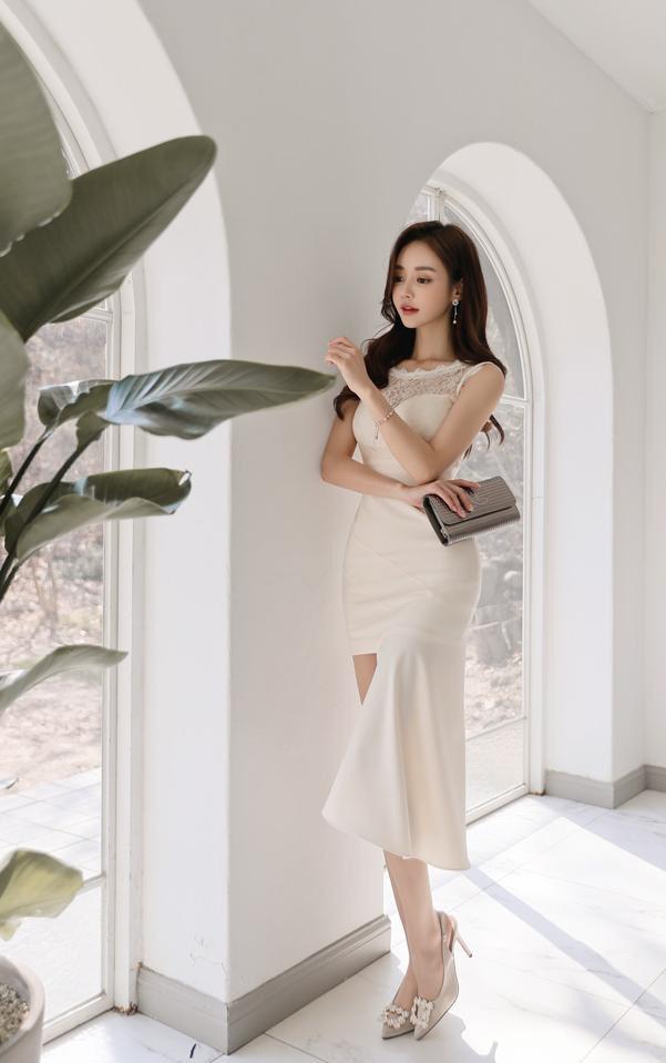 2.美女写真集高清大图精选15张，展现优雅气质，捕捉动人瞬间，尽显魅力风采
