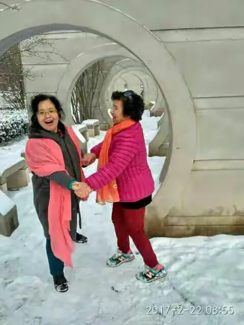 学生日美女惊艳校园，青春风采绽放，留下难忘回忆瞬间