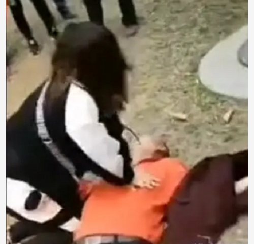 吉傲网挠白袜男生脚心vk浜，白袜少年脚心敏感挑战，搞笑挠脚视频合集