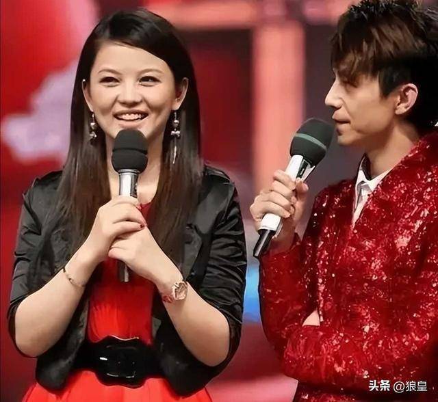 杨幂主演国产一级婬片A片浜剧情扣人心弦，精彩片段曝光，网友热议不断