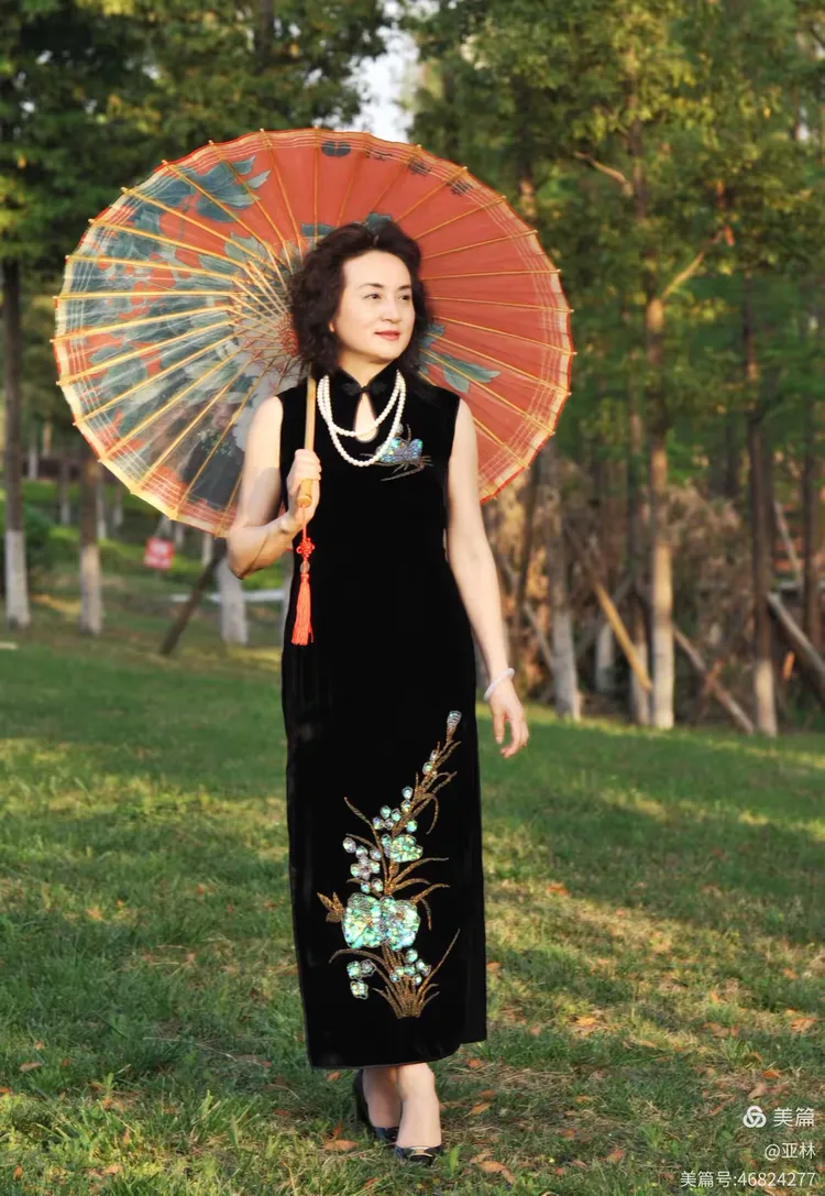 熟妇久久风情万种，魅力无限，岁月沉淀的优雅与性感