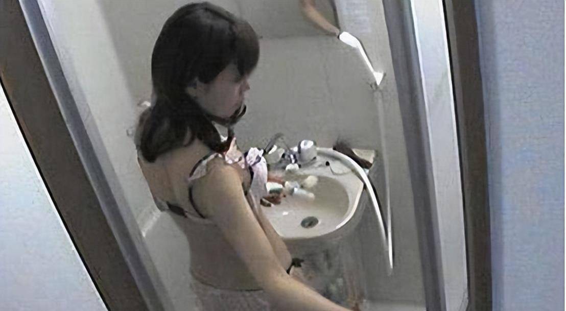 偷窥末发育女学生洗澡引发社会关注,如何保护未成年人隐私安全,家长需警惕校园隐患 偷窥末发育女学生洗澡引发社会关注,如何保护未成年人隐私安全,家长需警惕校园隐患