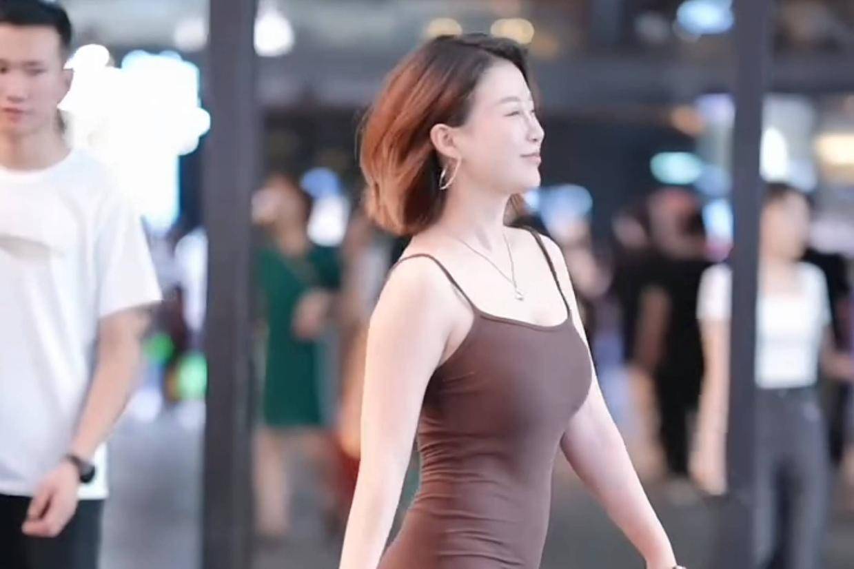 麻豆熟妇人妻的诱惑，魅力熟女的秘密，令人心动的成熟风情