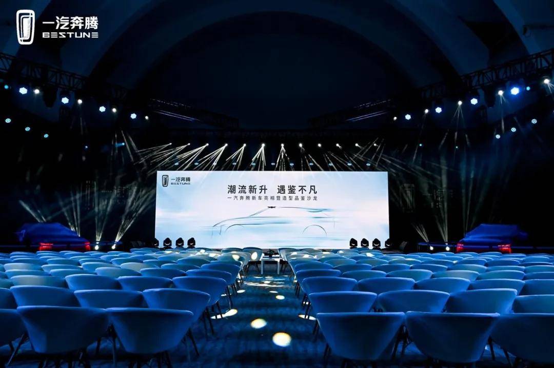 法拉利跑车震撼发布，全新设计惊艳亮相，性能再创巅峰