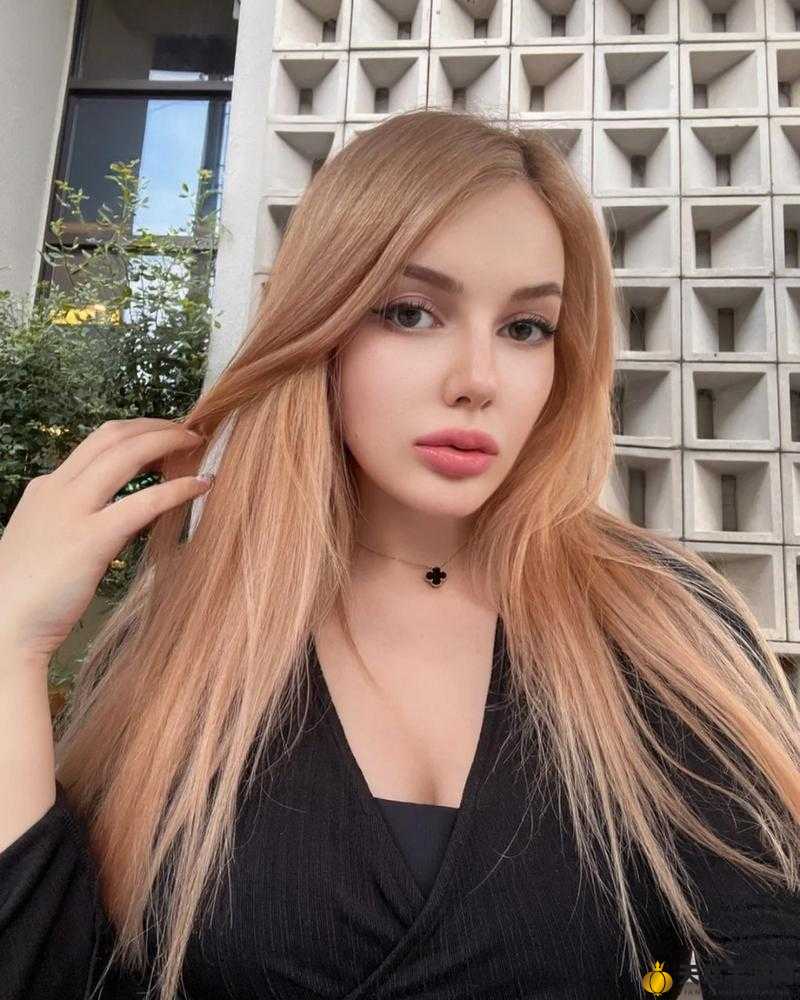 美女Bxxx惊艳亮相，时尚大片引爆全网，魅力瞬间俘获万千粉丝