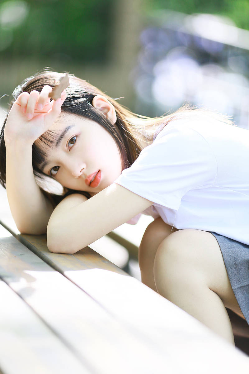 红润少女爱爱绽放青春光彩，甜蜜初恋故事，温暖心动瞬间