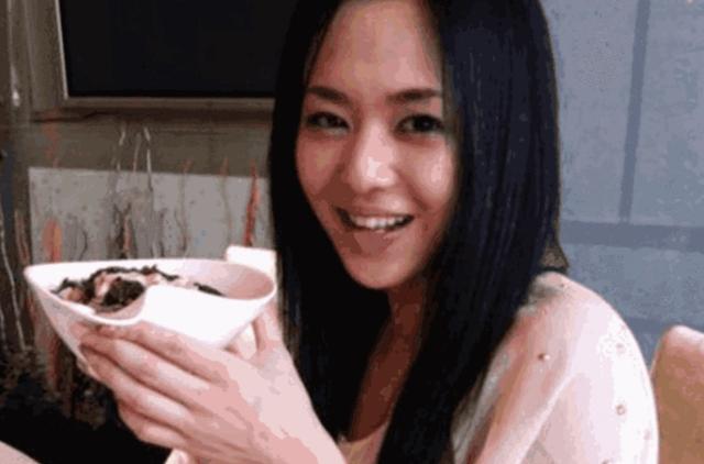 2.苍井空最新动态，粉丝热议不断，独家揭秘背后故事