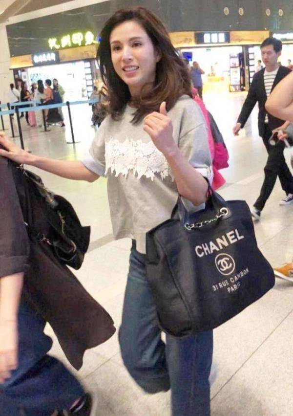 中国9111老熟女魅力不减当年，岁月沉淀优雅气质，展现成熟女性独特风采