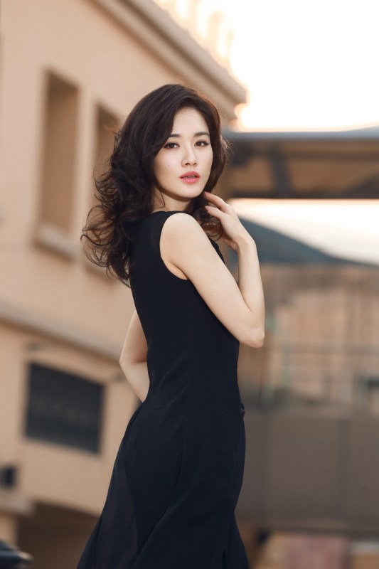 东北熟妇浜亚洲色图片风情，魅力熟女写真，性感诱惑展现