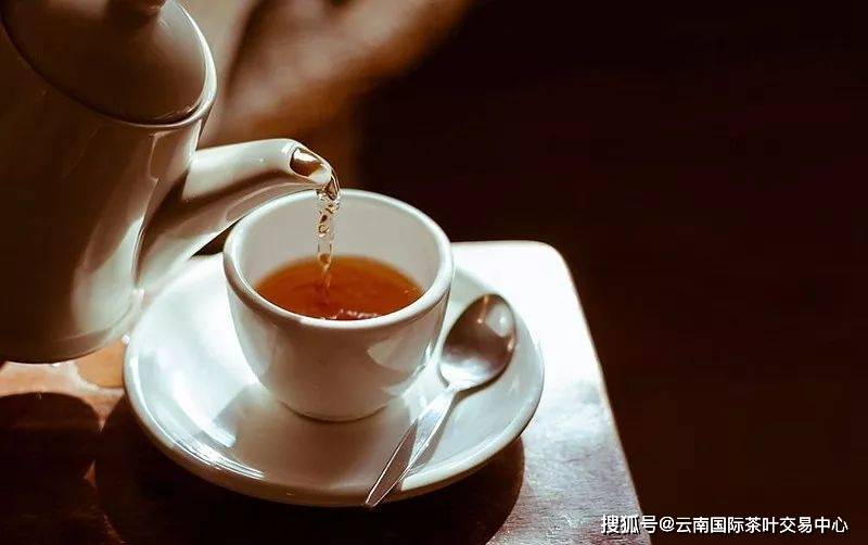 "vktk茶茶的脚底板保养秘诀，轻松呵护双脚，告别疲劳烦恼"