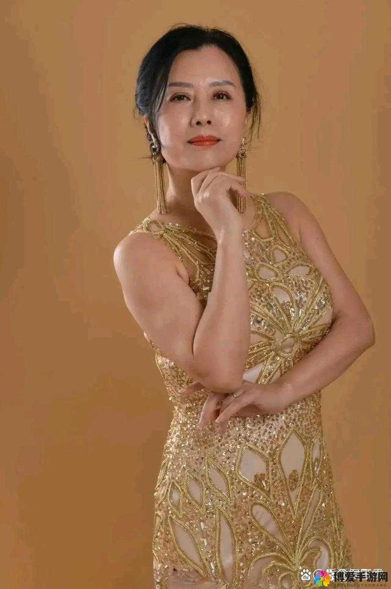 成熟女性3XX的优雅魅力，探索熟龄风采，展现自信与时尚的完美融合