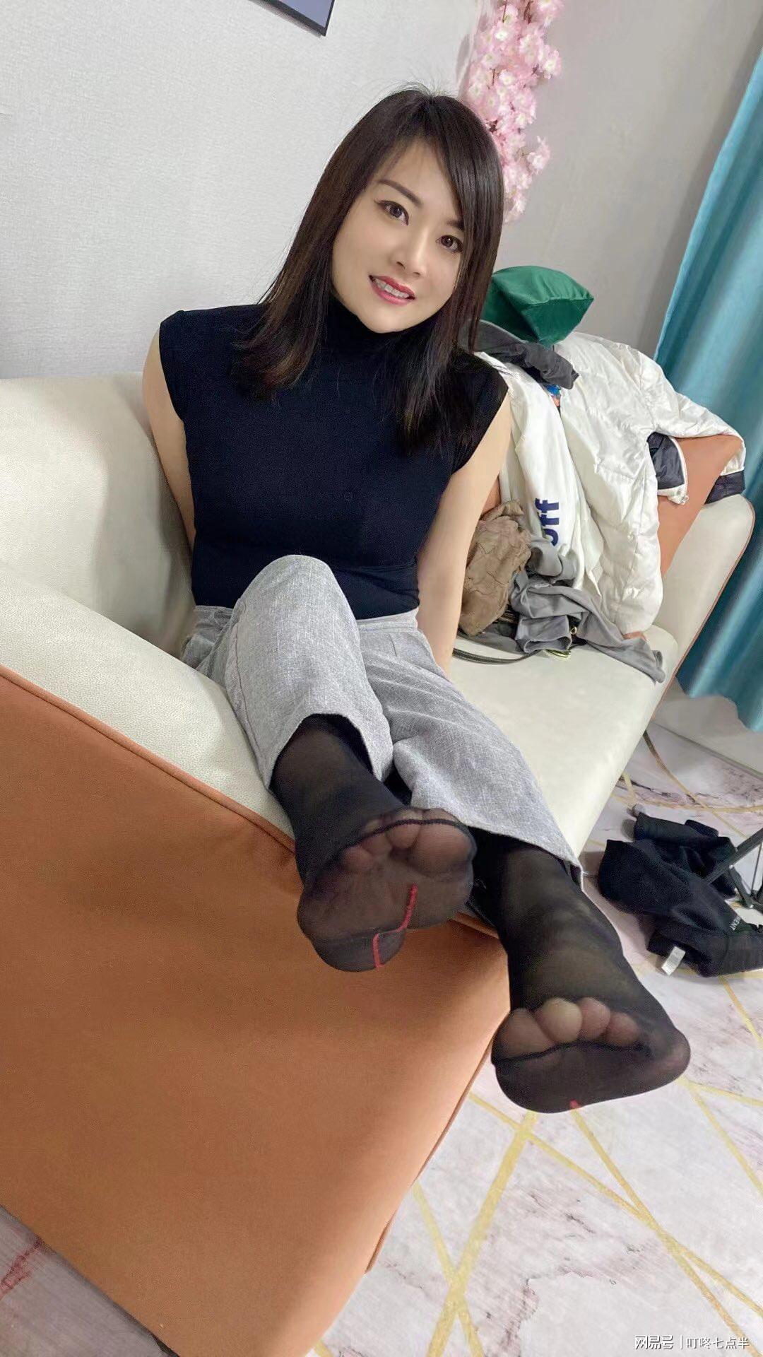 3.丝袜足欧美亚洲,精选材质,多样款式,满足不同需求