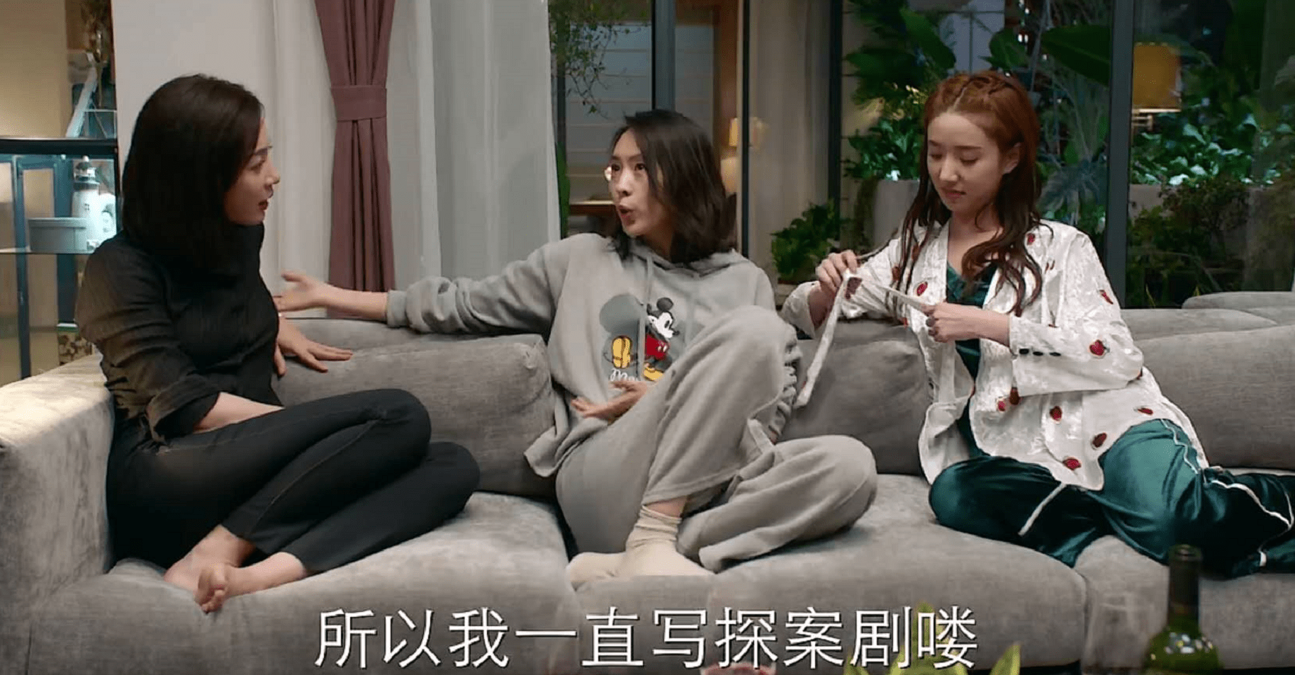 东北一女和5个黑人相遇引发热议，背后的故事令人深思，真相究竟如何