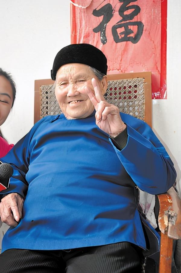 老太高潮无套内谢浜引发热议，探讨老年人性健康需求，社会关注度持续升温