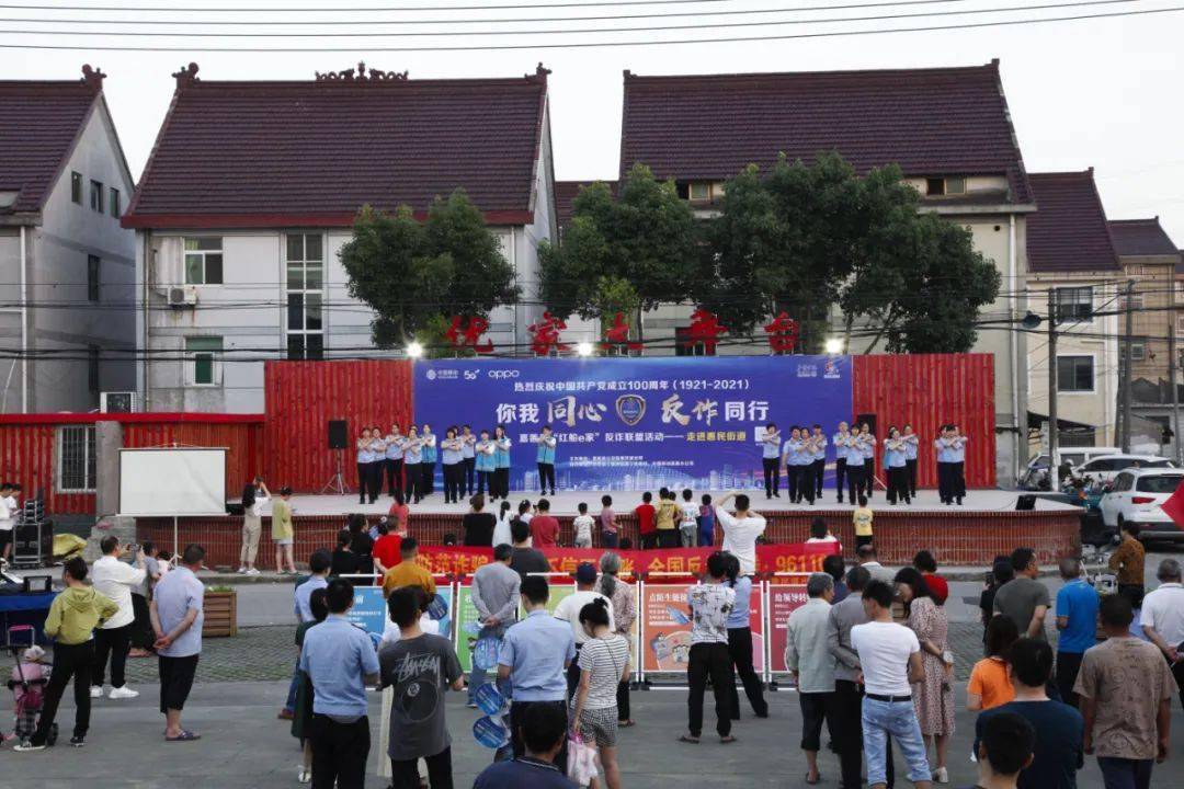 2.偷窥农村熟女野战x88Av真实故事，揭秘乡村隐秘情事，火热场面震撼人心