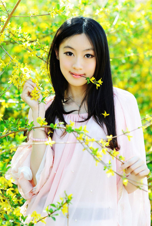 伊人婷婷色综合倾城之姿，绝美瞬间，绽放优雅魅力与时尚风采