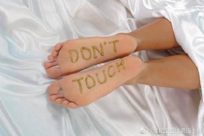 女学生裸体挠全身tk丨vk引发热议，校园安全引关注，如何防范类似事件