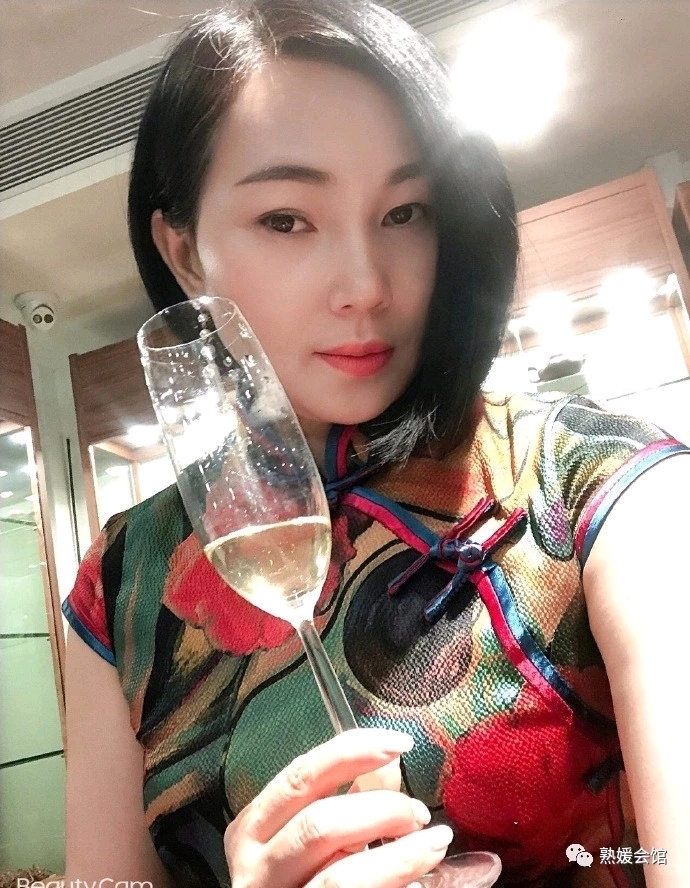 1.沈阳四十五岁少妇的精致生活与时尚魅力