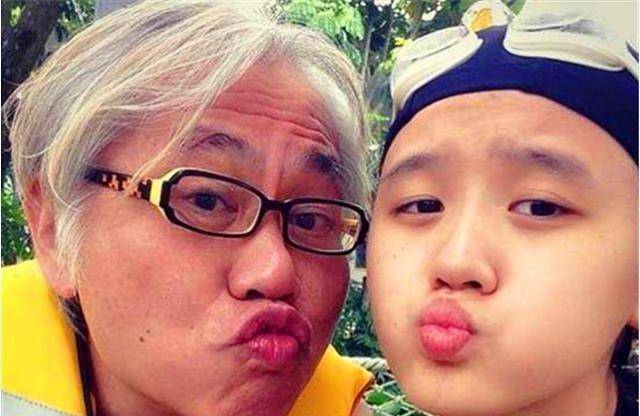 8岁女孩天真幼稚,可爱成长故事,充满童趣的快乐时光