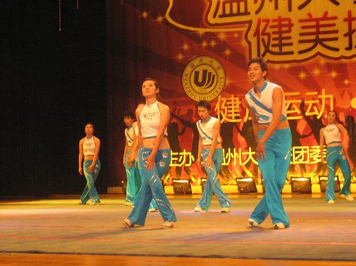 肉肉亚洲黑人婷婷五月天绽放异彩，热情似火，舞动青春旋律