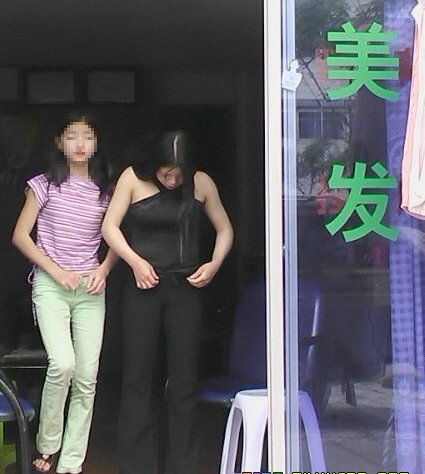 1.偷拍美女BB毛浜引发争议