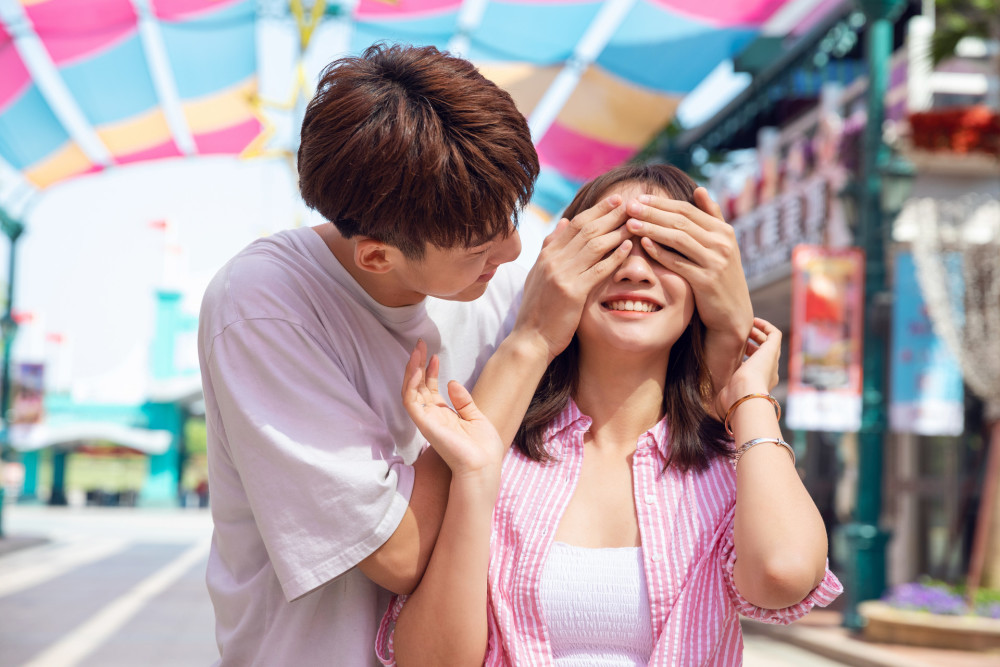 亚洲男女视频恋爱日常甜蜜互动逗逗趣瞬间逗青春回忆