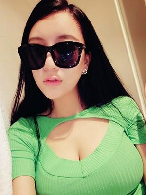 1.我与亲女洗澡作爱A片实录体验