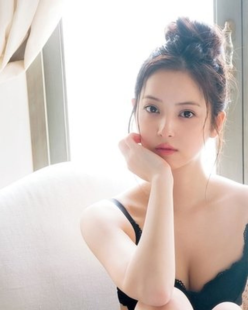 佐佐木希AV作品精选，经典合集回顾，高清画质不容错过