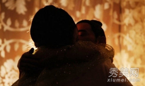国产激情对白点燃银幕火花，深情演绎爱恨交织，观众直呼过瘾