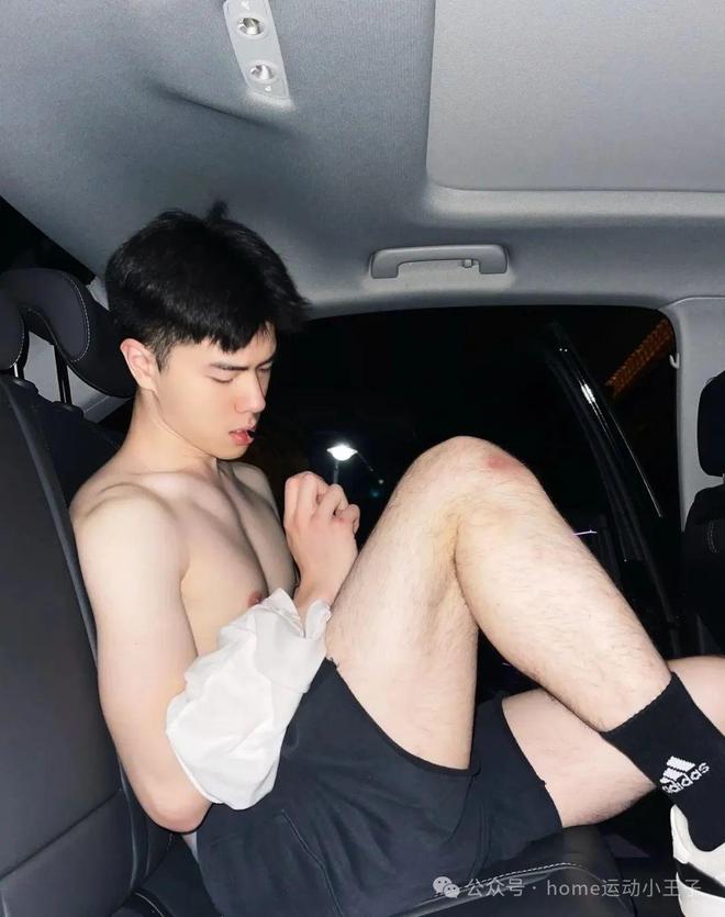 人妻久久毛片激情演绎，深夜独享诱惑瞬间，禁忌之恋引爆欲望