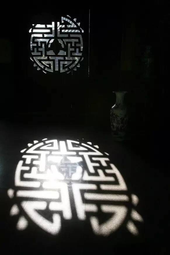 乱片人生中的光影交错，探寻记忆碎片里的真相，重拾遗失的美好与感动